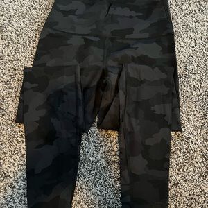 Wunder Under black camo leggings